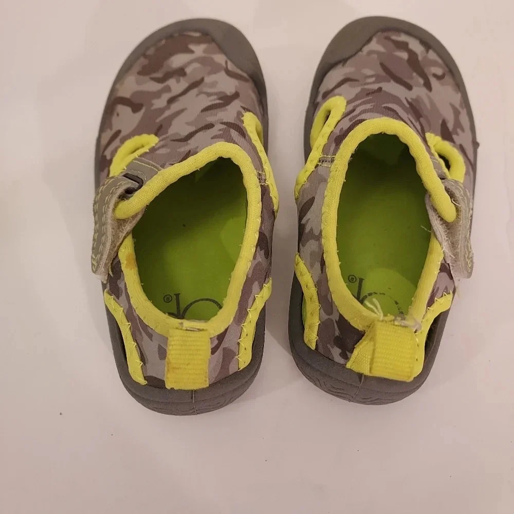 OP Little Boy Water Shoes in Size 5 (Baby)